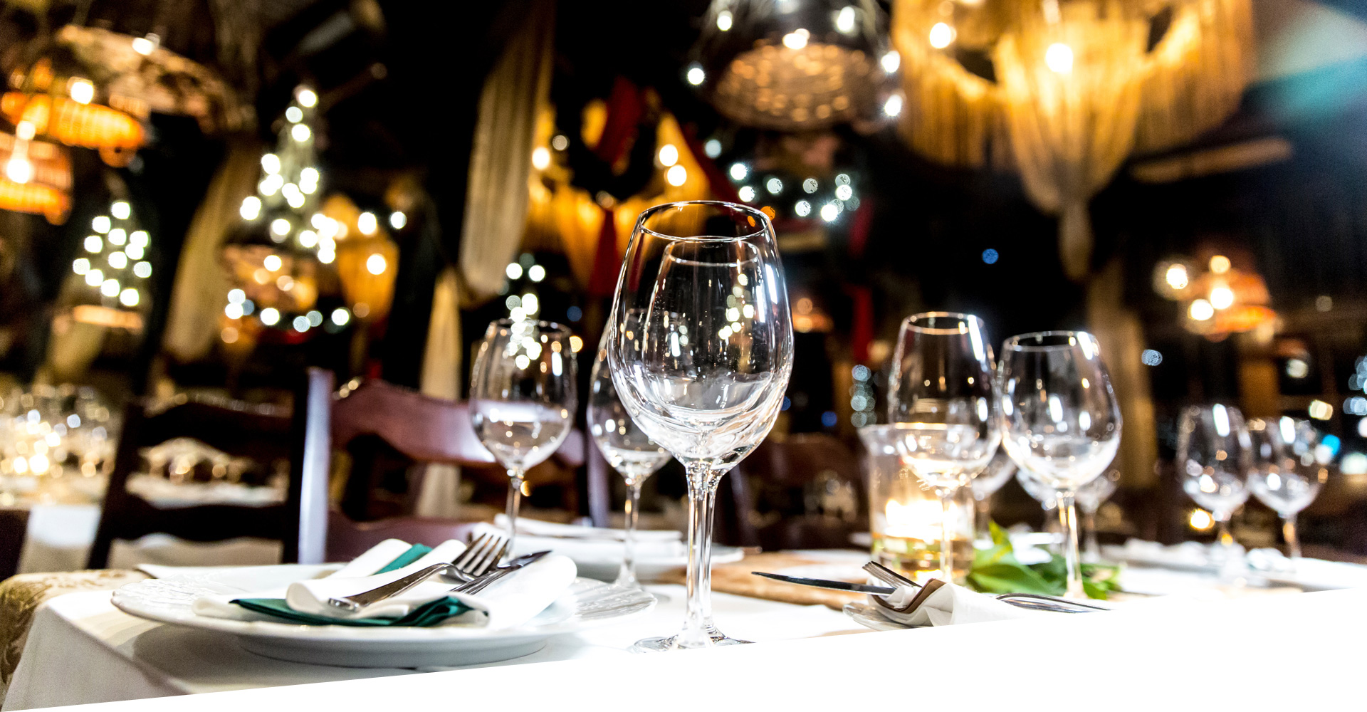 festlich gedeckter Tisch