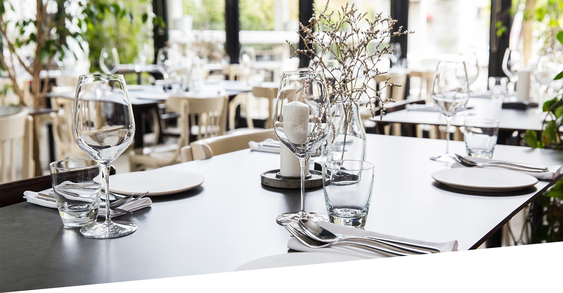 festlich gedeckter Tisch