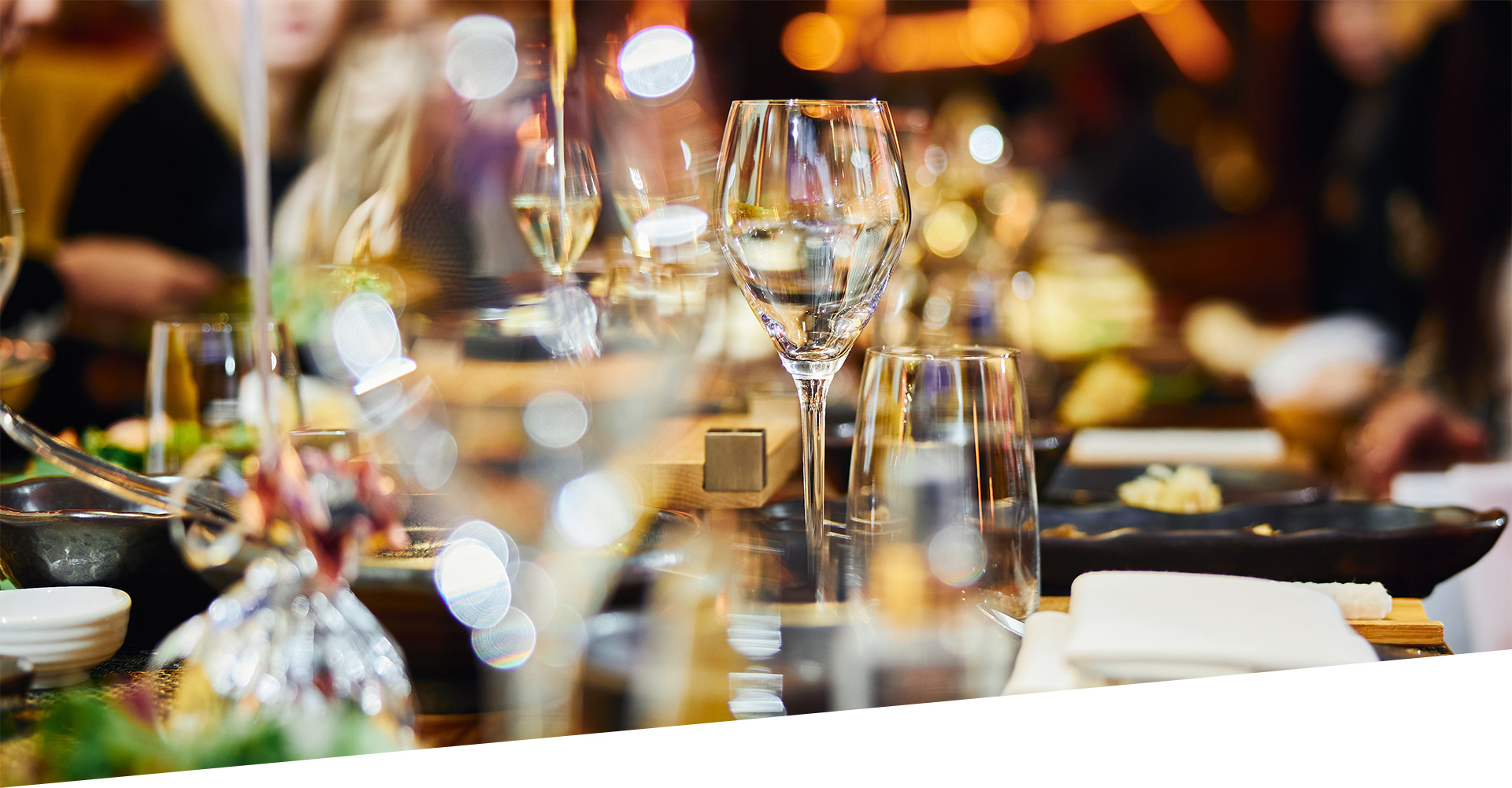 festlich gedeckter Tisch